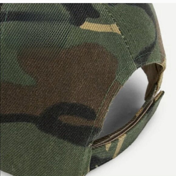 - Women's Camo Baseball Style Hat with adjustable sizing - Picture 3 of 5